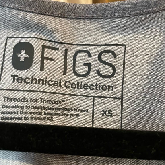 Figs Charcoal Grey XS Scrub top - Picture 3 of 3